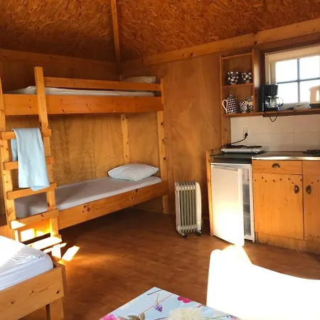 Boerencamping Duinzoomhoeve - Hooiberghut Dina 登海尔德
