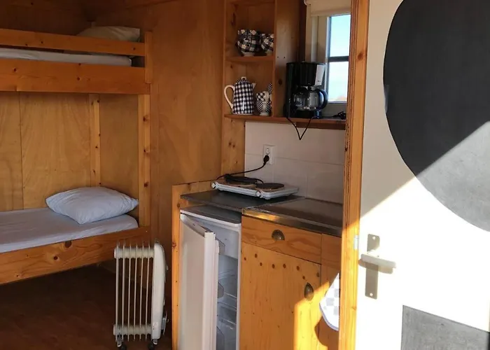 Boerencamping Duinzoomhoeve - Hooiberghut Dina Feriegård Den Helder