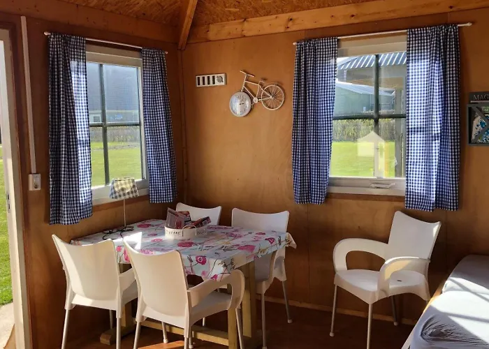 Boerencamping Duinzoomhoeve - Hooiberghut Dina Feriegård Den Helder
