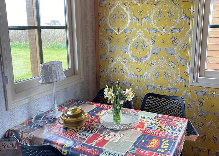 Boerencamping Duinzoomhoeve - Hooiberghut Dina * Den Helder