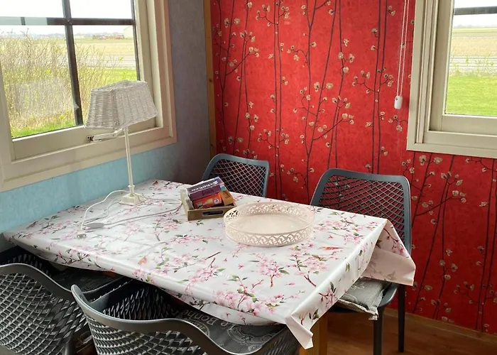 Boerencamping Duinzoomhoeve - Hooiberghut Dina * Den Helder