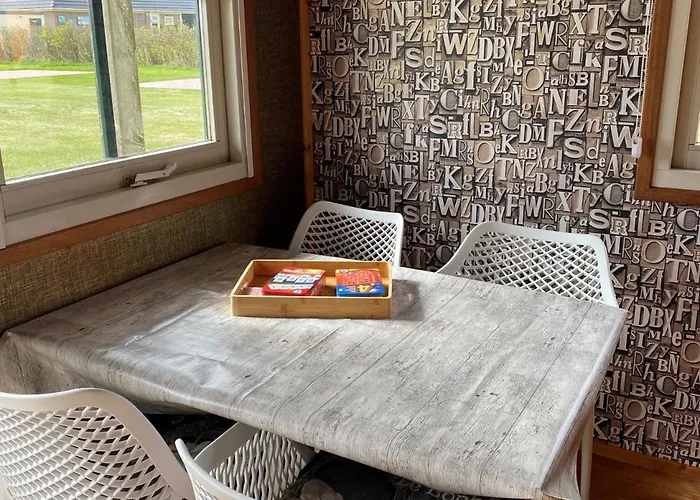 Boerencamping Duinzoomhoeve - Hooiberghut Dina Feriegård Den Helder