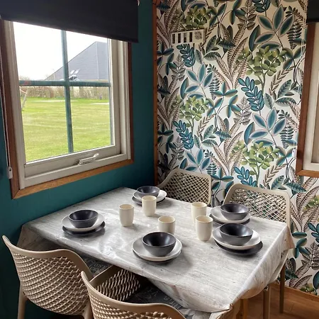 Farm stay Boerencamping Duinzoomhoeve - Hooiberghut Dina Den Helder
